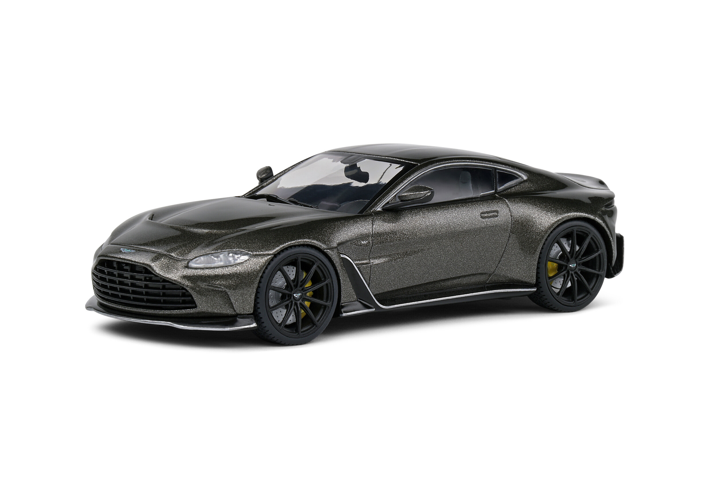 1-43-aston-martin-vantage-v12-grey-01