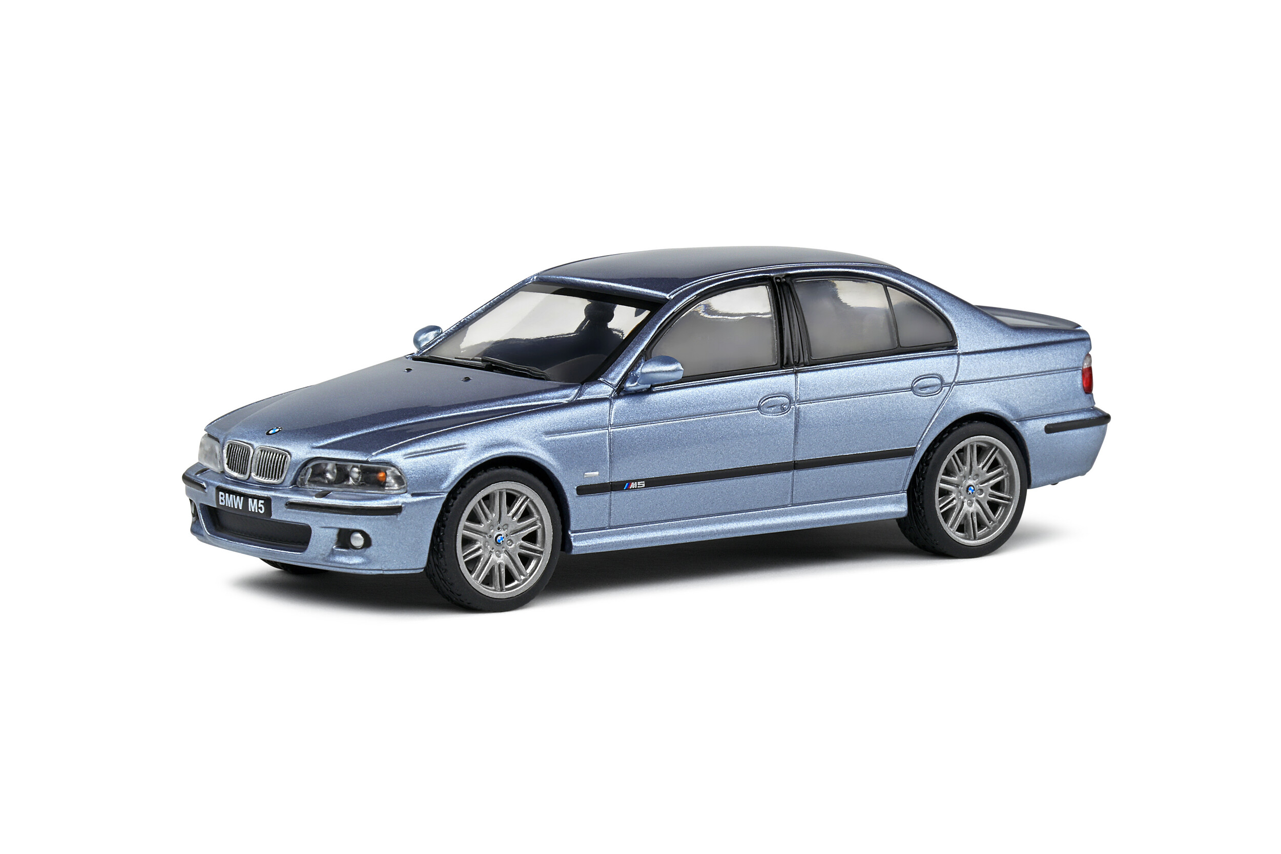 1-43-bmw-m5-blue-01