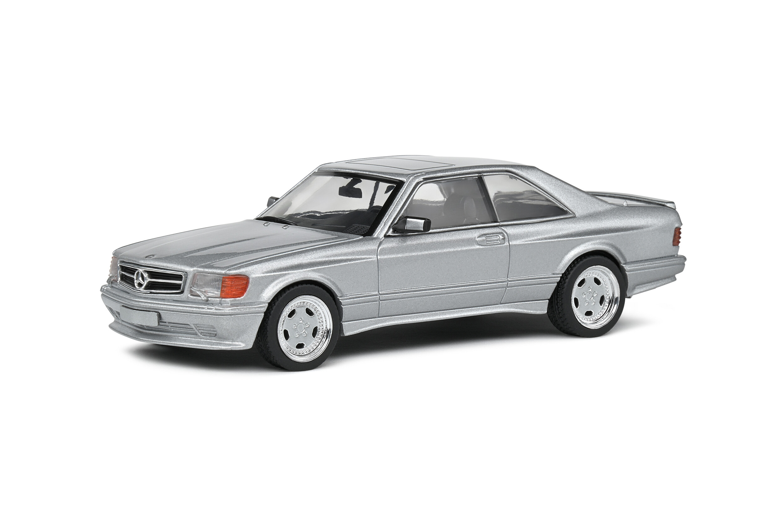 1-43-mercedes-benz-560-sec-wide-body-silver-01