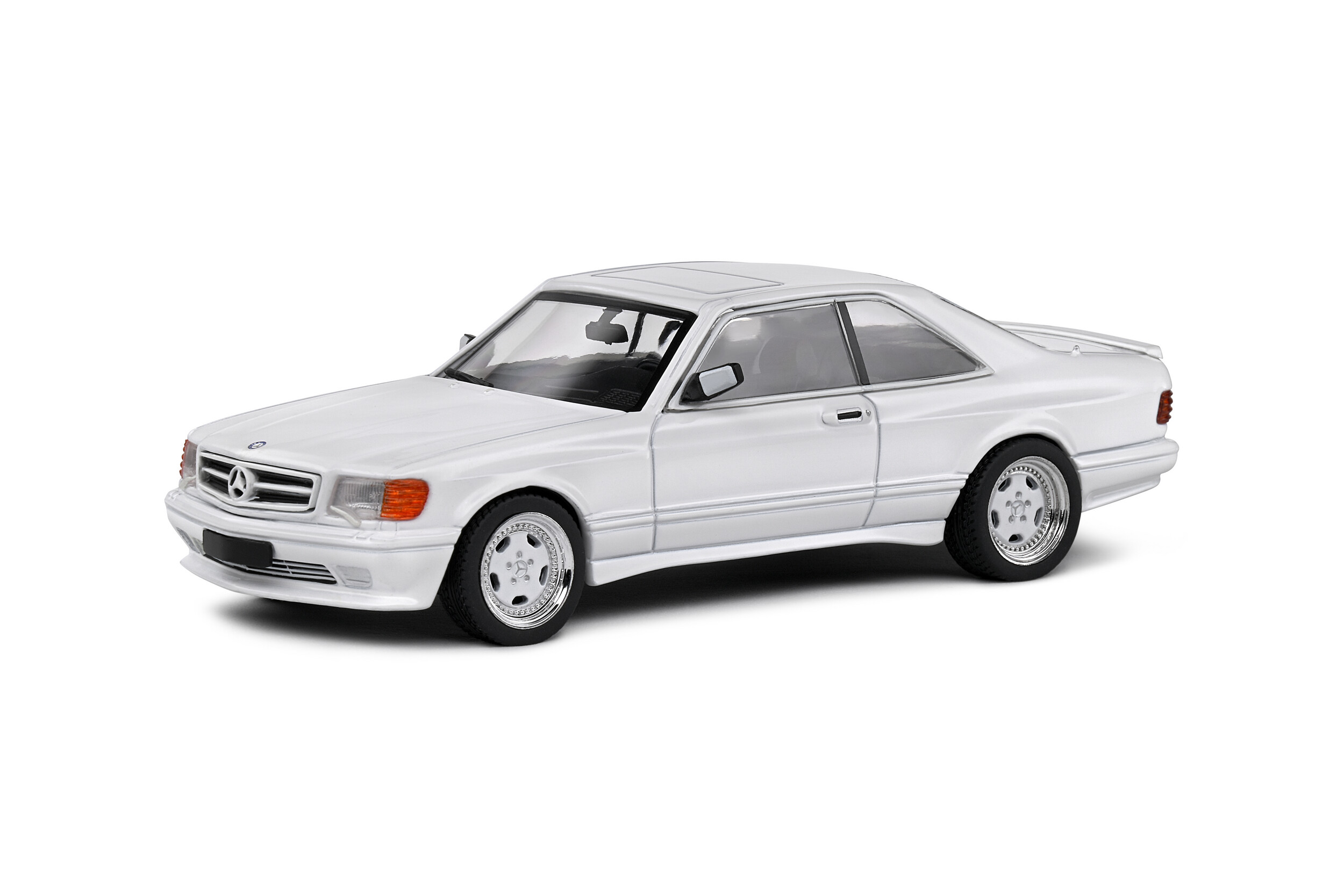 1-43-mercedes-sec-560-amg-widebody-white-1990-01